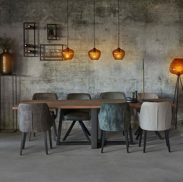 Eetkamertafel BIG recht, metalen trapeze-poot (4 cm dik)